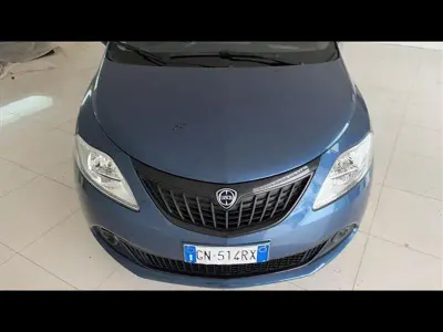 Usata Lancia Ypsilon Gold 70 CV (51 kW) 2023 Blu/azzurro Utilitaria
