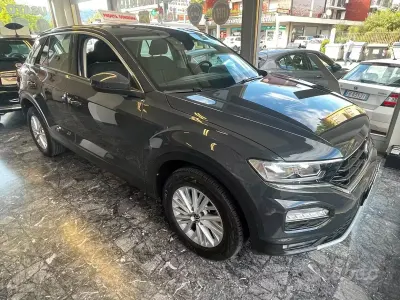 Usata VW T-Roc Business 150 CV (110 kW) 2022 Grigio SUV