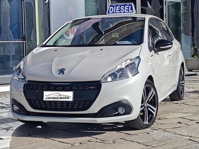 Usata Peugeot 208 GT-line 100 CV (73 kW) 2019 Bianco Utilitaria