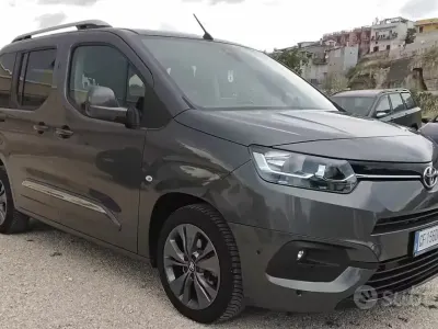 Usata Toyota Proace Verso Luxury 101 CV (74 kW) 2021 Grigio Station wagon