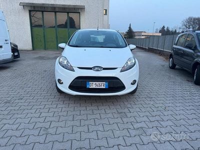 Usata Ford Fiesta Ghia 80 CV (58 kW) 2008 Bianco Utilitaria