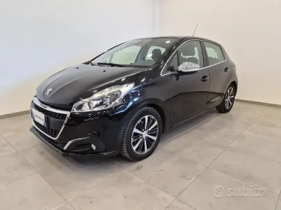 Usata Peugeot 208 Allure 82 CV (60 kW) 2017 Nero Utilitaria