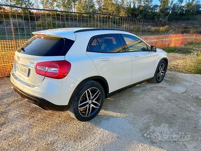 Usata Mercedes GLA180 122 CV (89 kW) 2015 Bianco SUV