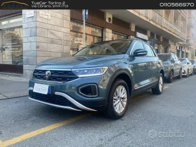 Usata VW T-Roc 150 CV (110 kW) 2023 Verde SUV