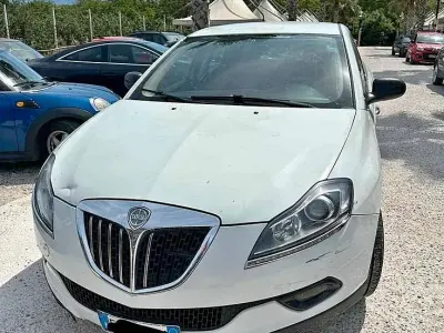 Usata Lancia Delta 120 CV (88 kW) 2011 Bianco Utilitaria