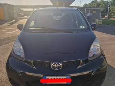 Usata Toyota Aygo Connect Style 68 CV (50 kW) 2011 Nero Utilitaria