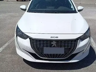 Usata Peugeot 208 Active 102 CV (75 kW) 2021 Bianco Utilitaria