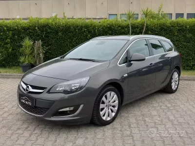 Usata Opel Astra Cosmo 136 CV (100 kW) 2015 Grigio Station wagon