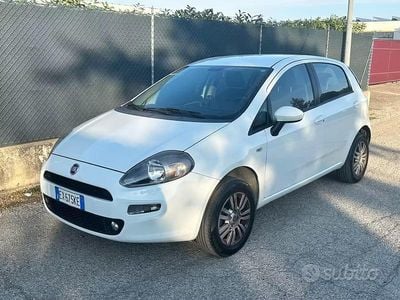 Usata Fiat Punto Lounge 77 CV (56 kW) 2014 Bianco Utilitaria