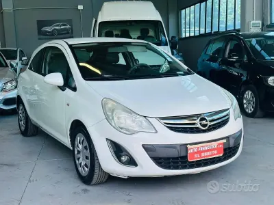 Usata Opel Corsa Edition 86 CV (63 kW) 2012 Bianco Utilitaria