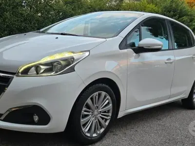 Usata Peugeot 208 Active 82 CV (60 kW) 2017 Bianco Utilitaria