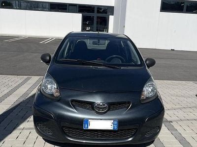Usado Toyota Aygo Connect Style 68 HP (50 kW) 2010 Preto Citadino