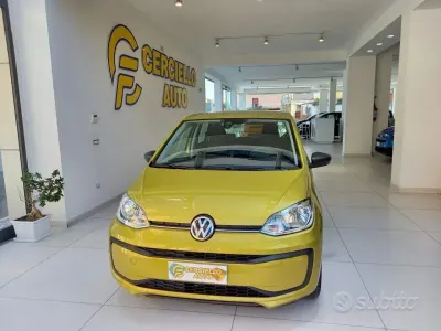 Usata VW up! move up! 60 CV (44 kW) 2018 Giallo pastello Utilitaria