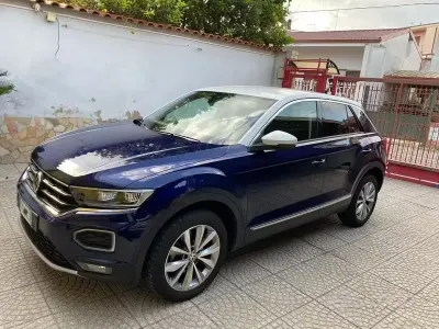 Usata VW T-Roc 150 CV (110 kW) 2019 Blu SUV