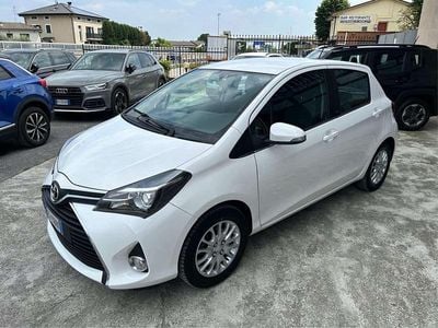 Usata Toyota Yaris Active 69 CV (50 kW) 2014 Grigio Berlina