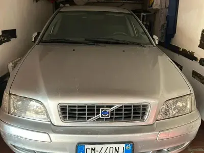 Usata Volvo S40 122 CV (89 kW) 2004 Grigio Berlina