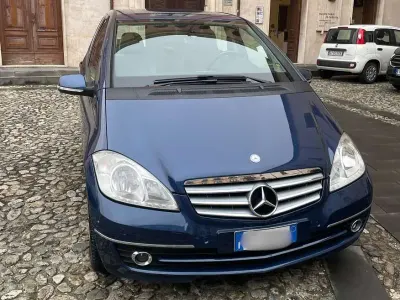 Usata Mercedes A180 Elegance 109 CV (80 kW) 2009 Blu Monovolume