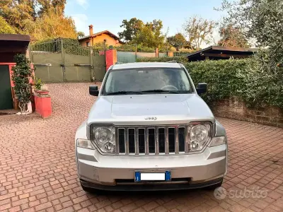 Usata Jeep Cherokee Sport 177 CV (130 kW) 2008 Grigio SUV