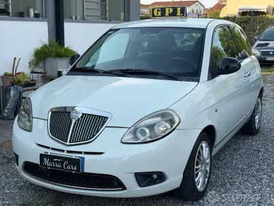 Usata Lancia Ypsilon 77 CV (56 kW) 2011 Bianco Utilitaria