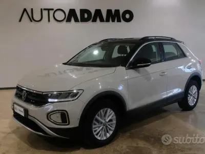 Usata VW T-Roc Life 110 CV (80 kW) 2024 Grigio SUV