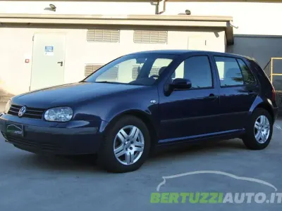 Begagnad VW Golf IV Comfortline 101 HK (74 kW) 2002 Blå Sedan