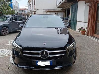 Usata Mercedes B200 150 CV (110 kW) 2019 Nero Monovolume