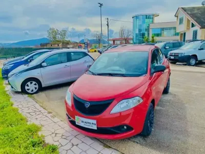 Usata Lancia Ypsilon Gold 69 CV (50 kW) 2018 Rosso Utilitaria