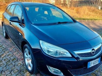 Usata Opel Astra 110 CV (80 kW) 2010 Nero Station wagon