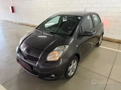 Begagnad Toyota Yaris Sol 69 HK (50 kW) 2010 Grå Halvkombi