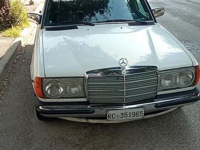 Usata Mercedes 240 1970 Bianco Berlina