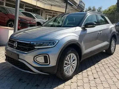 Nuova VW T-Roc Life 150 CV (110 kW) 2026 Grigio SUV