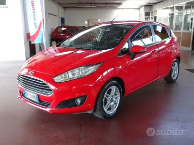 Second-hand Ford Fiesta Titanium 75 CP (55 kW) 2014 Roșu Hatchback
