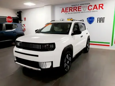 Nuova Fiat Grande Panda La Prima 100 CV (73 kW) 2025 Bianco Utilitaria
