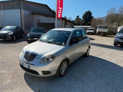 Usata Lancia Ypsilon 77 CV (56 kW) 2011 Argento Utilitaria