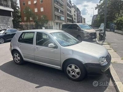 Begagnad VW Golf IV 101 HK (74 kW) 2004 Grå Halvkombi