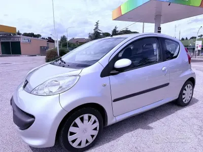 Gebraucht Peugeot 107 68 PS (50 kW) 2006 Grau Kleinwagen