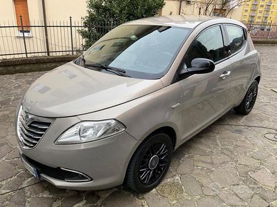 Usata Lancia Ypsilon Gold 69 CV (50 kW) 2012 Grigio Utilitaria