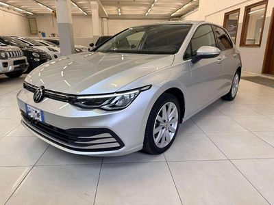 Usata VW Golf VIII Life 116 CV (85 kW) 2021 Grigio Berlina