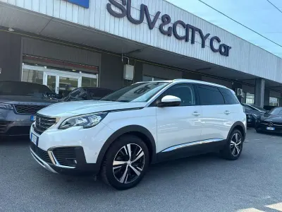 Usado Peugeot 5008 Allure 120 CV (88 kW) 2018 Blanco SUV
