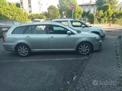 Usata Toyota Avensis 126 CV (92 kW) 2008 Grigio Station wagon