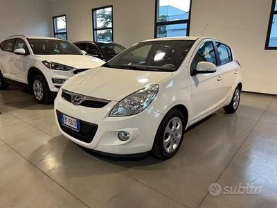 Usata Hyundai i20 Edition 75 CV (55 kW) 2012 Bianco Utilitaria