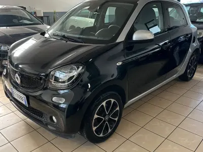 Begagnad Smart ForFour Prime 71 HK (52 kW) 2016 Svart Halvkombi