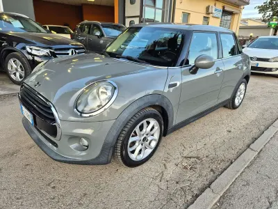 Usata Mini Cooper D Business 116 CV (85 kW) 2017 Grigio Utilitaria