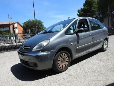 Usata Citroën Xsara Picasso 94 CV (69 kW) 2004 Grigio Monovolume