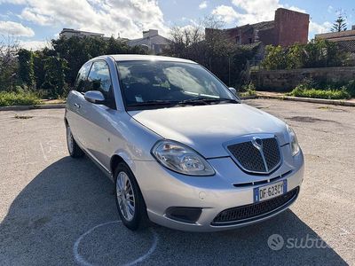 Usata Lancia Ypsilon 60 CV (44 kW) 2006 Grigio Utilitaria
