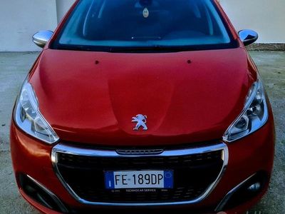 Usata Peugeot 208 Allure 75 CV (55 kW) 2016 Rosso Utilitaria