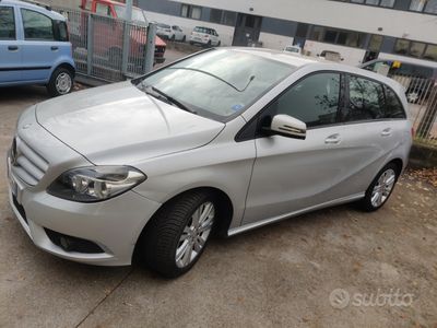 Usata Mercedes B180 109 CV (80 kW) 2012 Grigio Monovolume