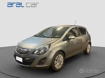 Usata Opel Corsa Edition 86 CV (63 kW) 2013 Gray Utilitaria