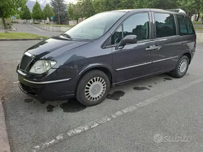 Usata Lancia Phedra 128 CV (94 kW) 2003 Marrone Monovolume