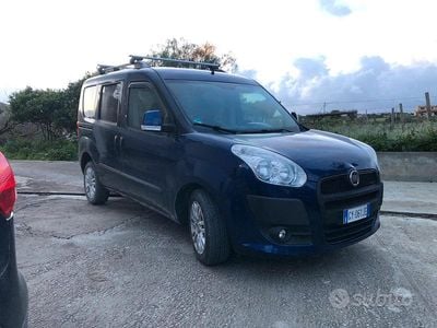 Usata Fiat Doblò 105 CV (77 kW) 2011 Blu Monovolume